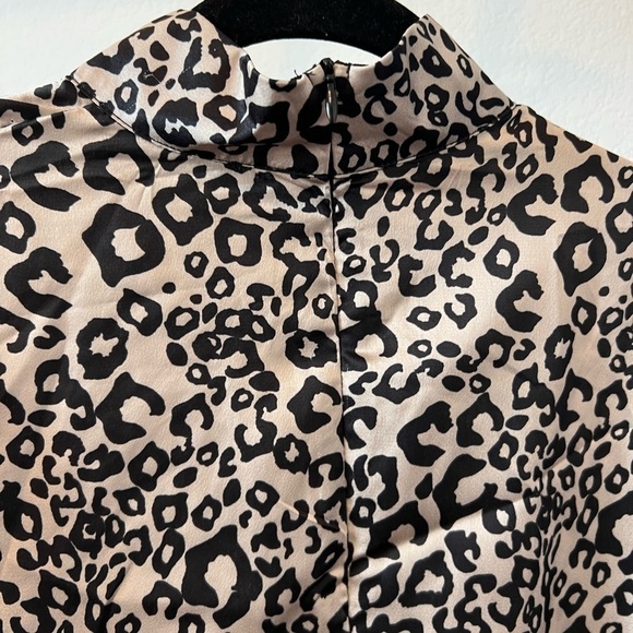 𝅺nasty Gal Women’s Cheetah Print Top Size 2 - Picture 5 of 6